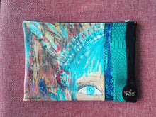 Cargar imagen en el visor de la galería, Bolso modelo JEWEL OF JOY "Blue eyes, sigue tu propio camino n.2"