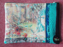 Cargar imagen en el visor de la galería, Bolso modelo JEWEL OF JOY "Blue eyes, sigue tu propio camino n.3"