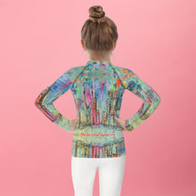 Cargar imagen en el visor de la galería, Camiseta compresión para niña de 2 a 7 años modelo BEACH "San Francisco, never stop dreaming never stop exploring"