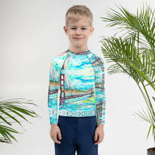 Cargar imagen en el visor de la galería, Camiseta compresión para niño de 2 a 7 años modelo BEACH "San Francisco, never stop dreaming never stop exploring"